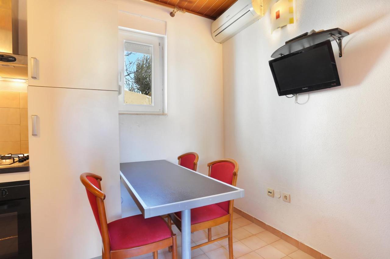 Apartments With A Parking Space Brela, Makarska - 18495 Exterior foto